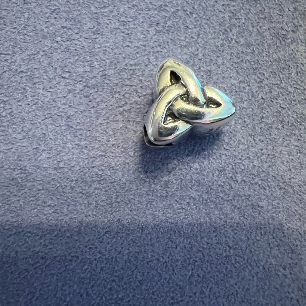 TRIQUETRA CELTIC CHARM